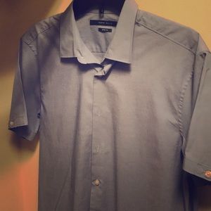Men’s Perry Ellis short sleeve shirt